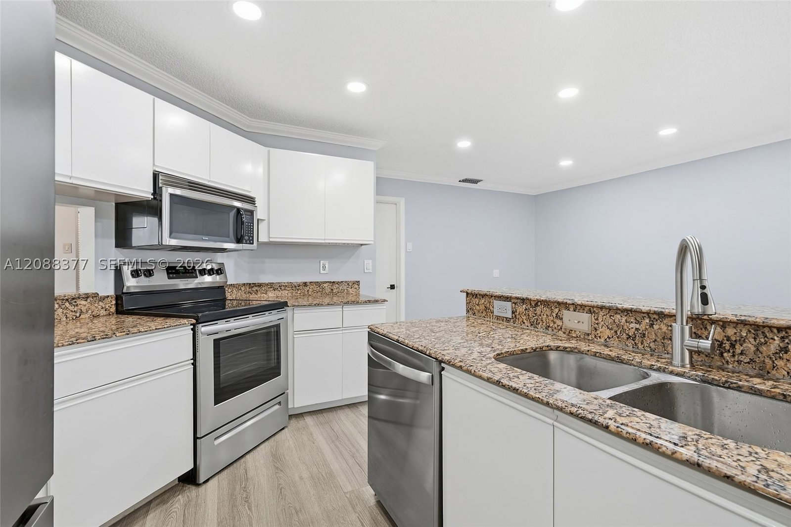 Real estate property located at 3724 107th Ter, Broward, Welleby Nw Quadrant, Sunrise, FL