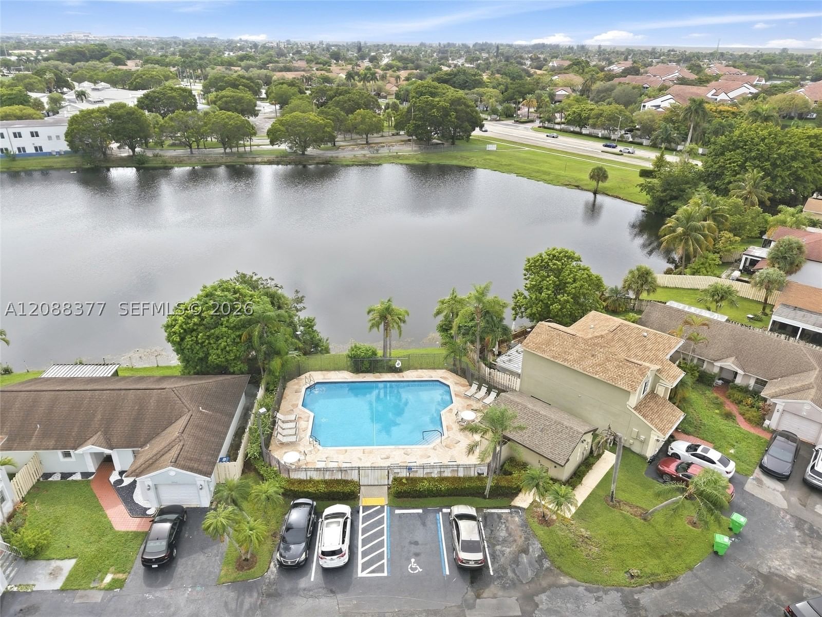 Real estate property located at 3724 107th Ter, Broward, Welleby Nw Quadrant, Sunrise, FL