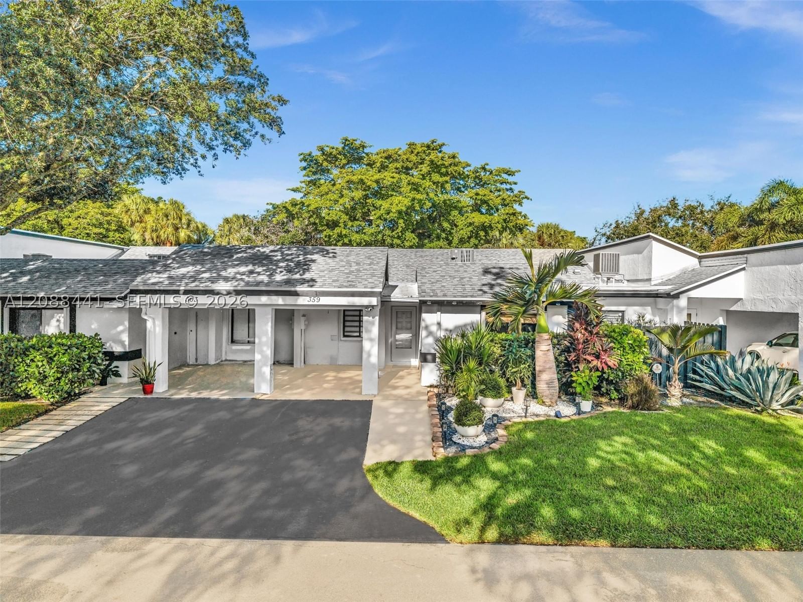 Real estate property located at 359 Fairway Cir #59, Broward, Villas At Bonaventure, Weston, FL