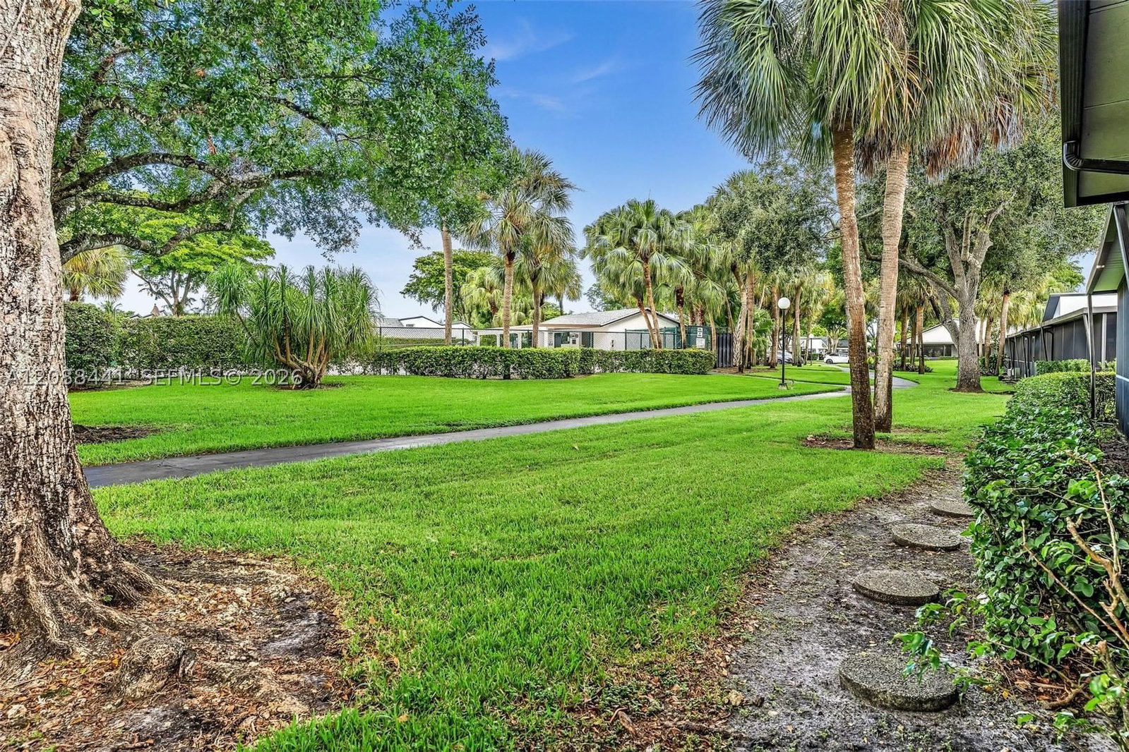 Real estate property located at 359 Fairway Cir #59, Broward, Villas At Bonaventure, Weston, FL