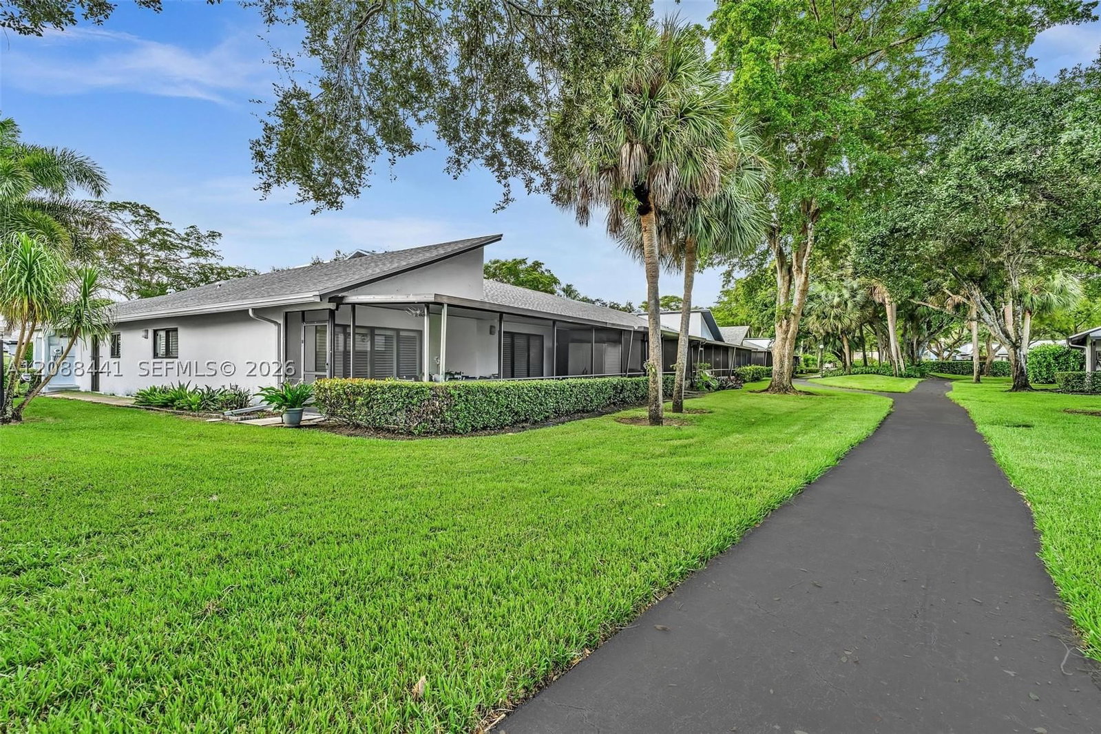Real estate property located at 359 Fairway Cir #59, Broward, Villas At Bonaventure, Weston, FL