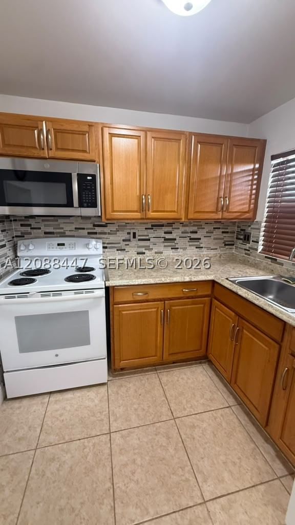 Real estate property located at 9641 Sunrise Lakes Blvd #305, Broward, Sunrise Lakes 131 Condo, Sunrise, FL