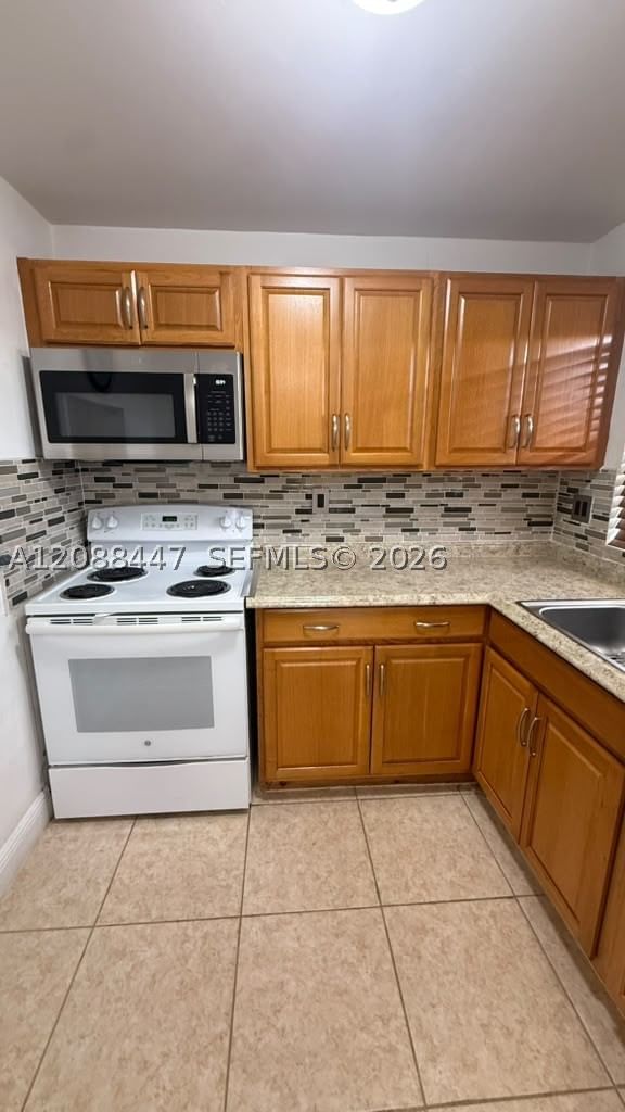 Real estate property located at 9641 Sunrise Lakes Blvd #305, Broward, Sunrise Lakes 131 Condo, Sunrise, FL