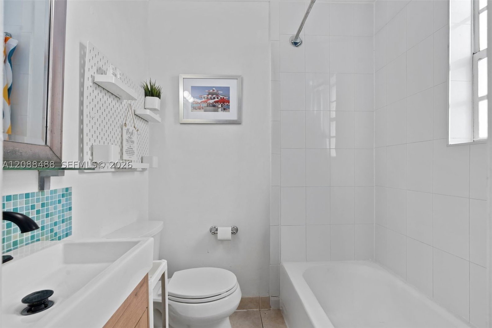 Real estate property located at 335 Ocean Dr #106, Miami-dade, Ocean Walk On South Beach, Miami Beach, FL