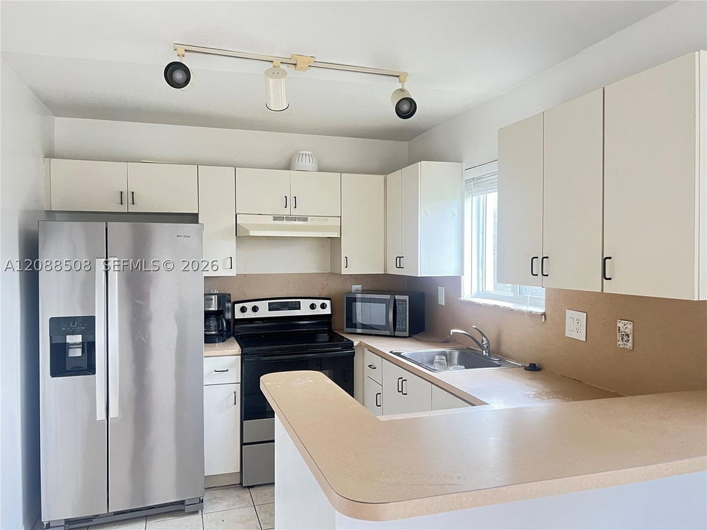 Real estate property located at 3390 9th St #201, Miami-dade, Monterey At Malibu Bay Co, Homestead, FL