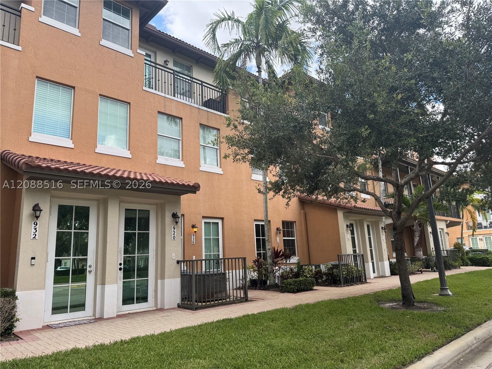 Real estate property located at 928 147th Ave #2906, Broward, Cobblestone Ii, Pembroke Pines, FL