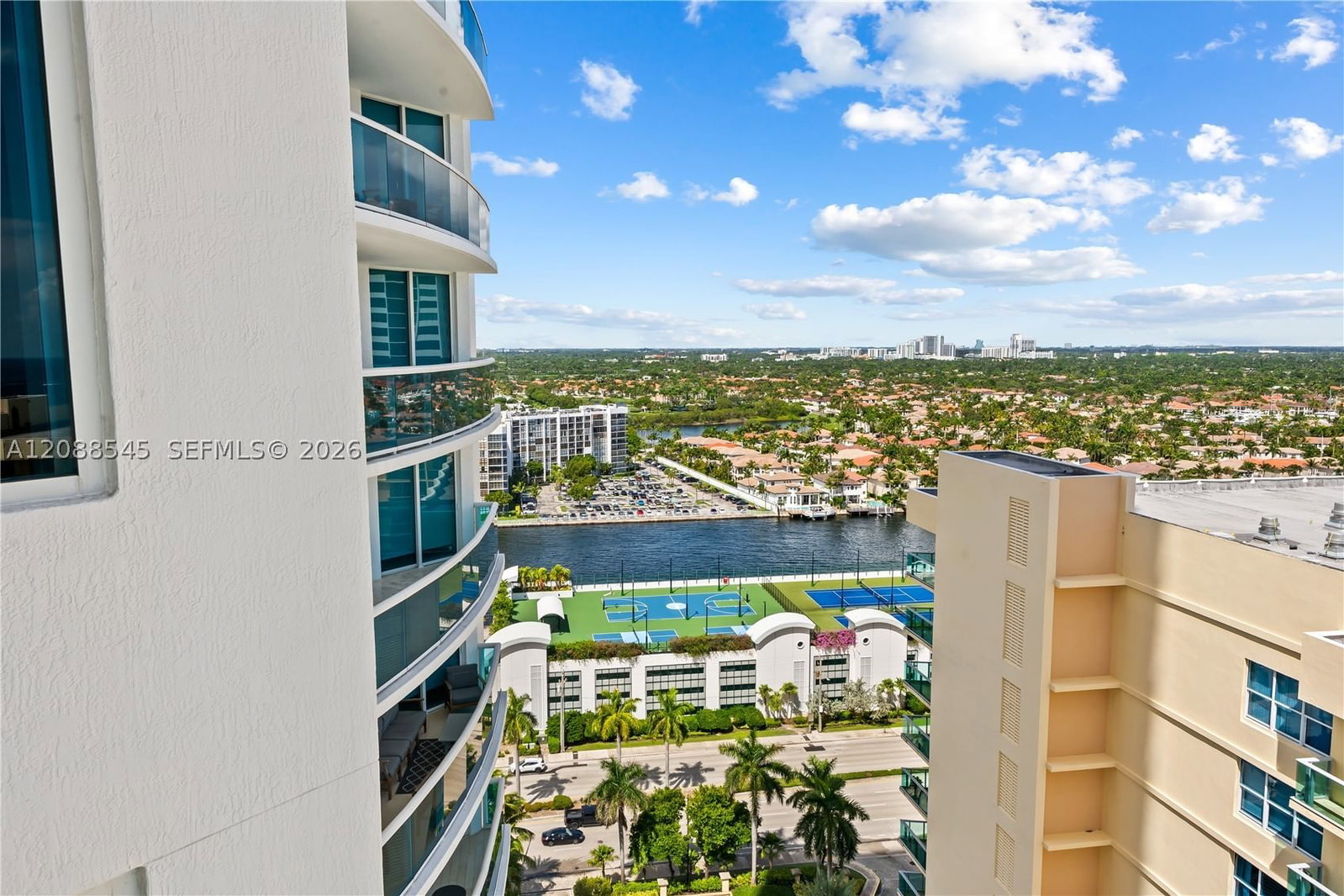 Real estate property located at 2711 Ocean Dr #1902, Broward, 2711 Hollywood Beach Cond, Hollywood, FL