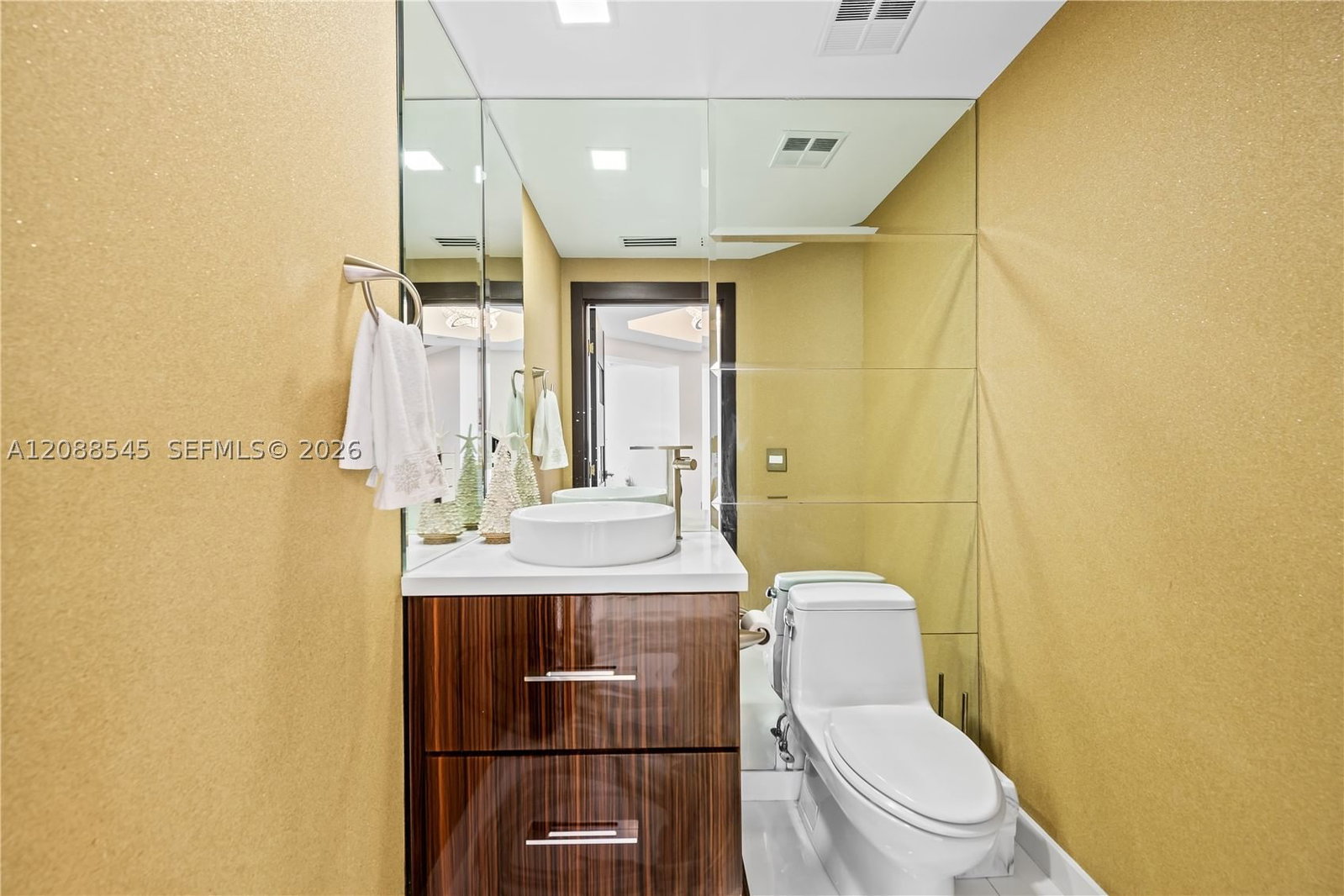 Real estate property located at 2711 Ocean Dr #1902, Broward, 2711 Hollywood Beach Cond, Hollywood, FL