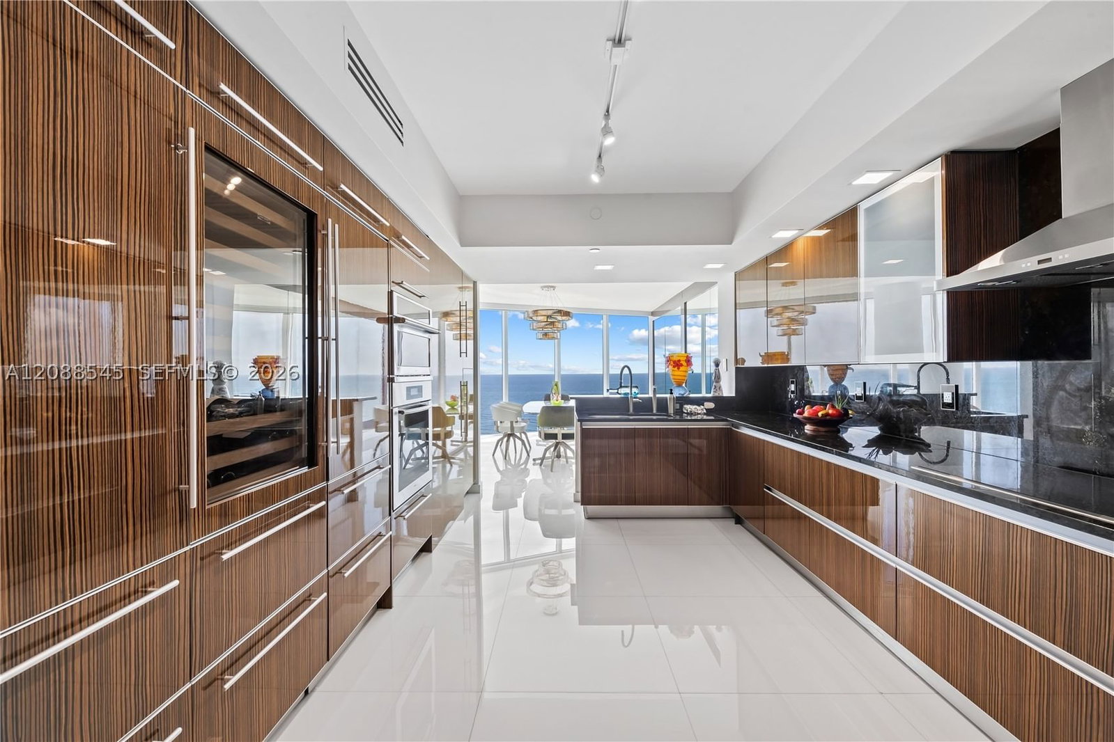 Real estate property located at 2711 Ocean Dr #1902, Broward, 2711 Hollywood Beach Cond, Hollywood, FL