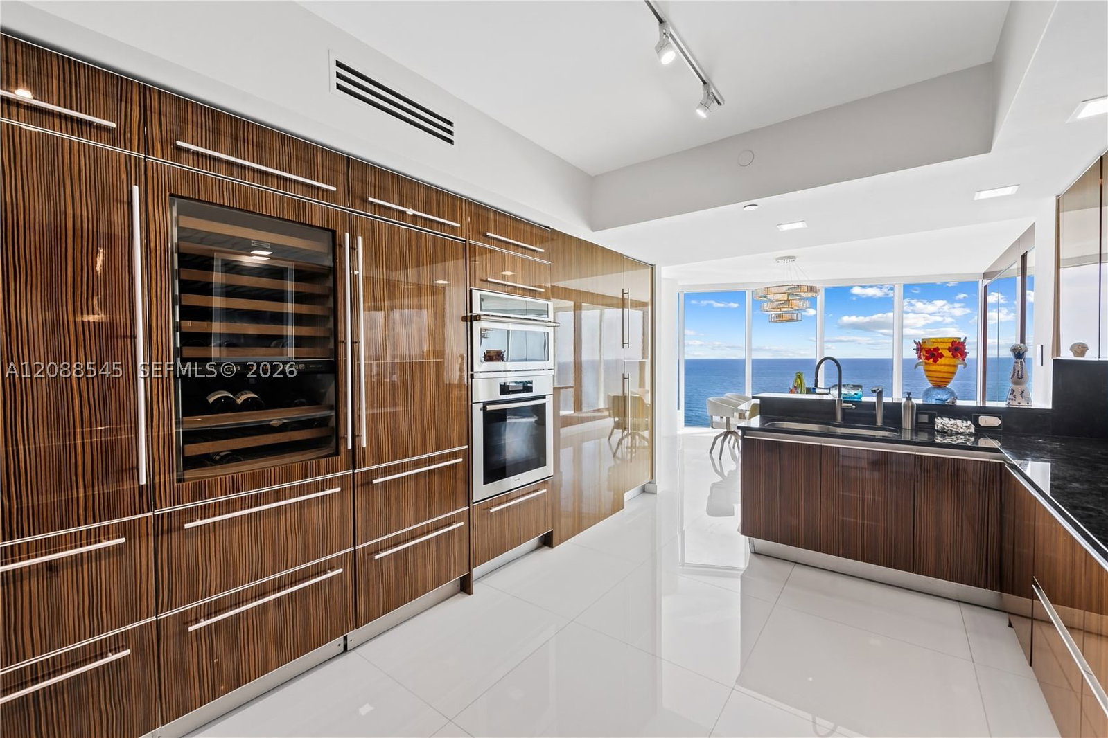 Real estate property located at 2711 Ocean Dr #1902, Broward, 2711 Hollywood Beach Cond, Hollywood, FL