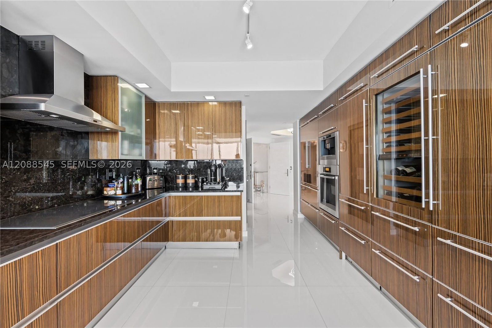 Real estate property located at 2711 Ocean Dr #1902, Broward, 2711 Hollywood Beach Cond, Hollywood, FL