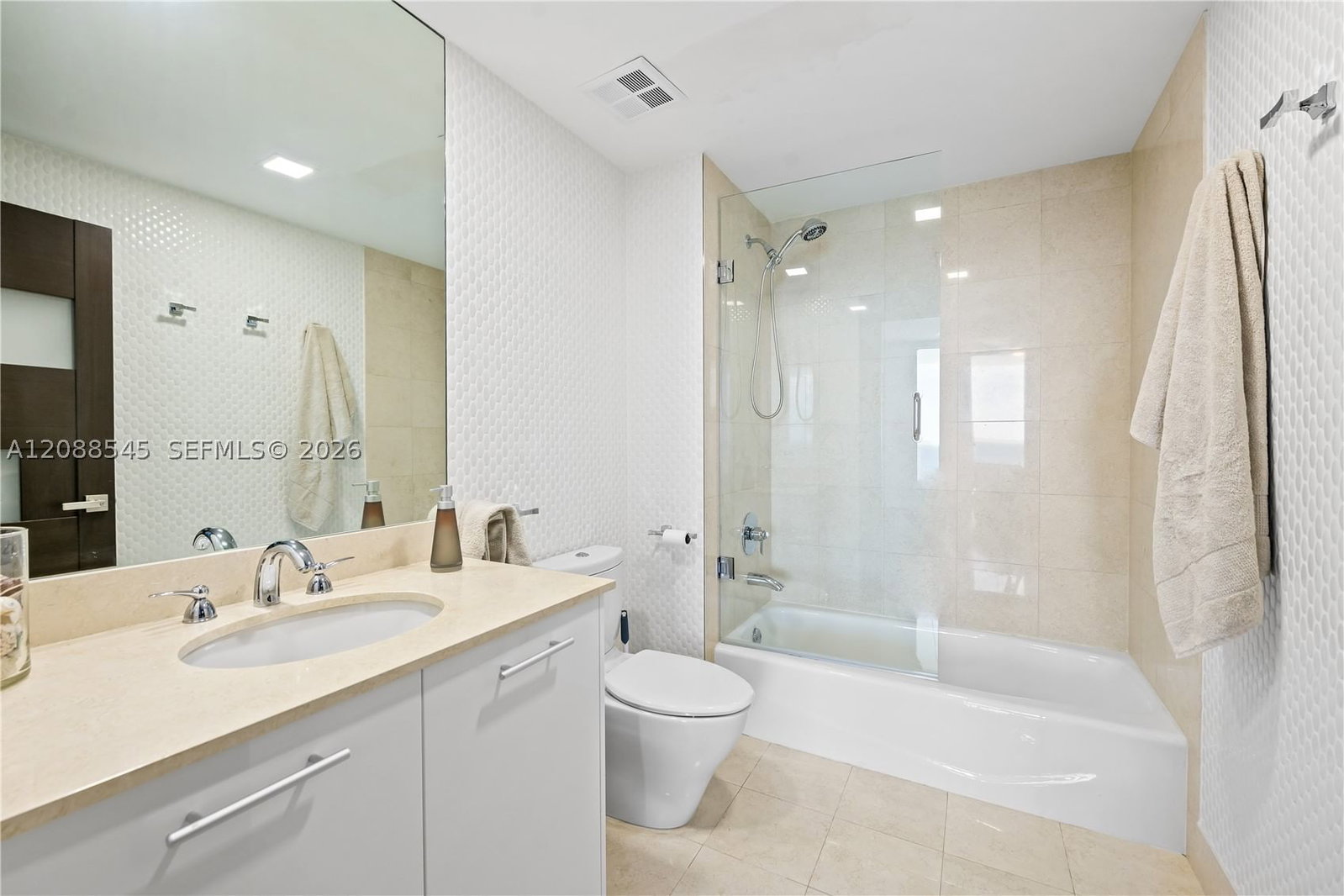 Real estate property located at 2711 Ocean Dr #1902, Broward, 2711 Hollywood Beach Cond, Hollywood, FL
