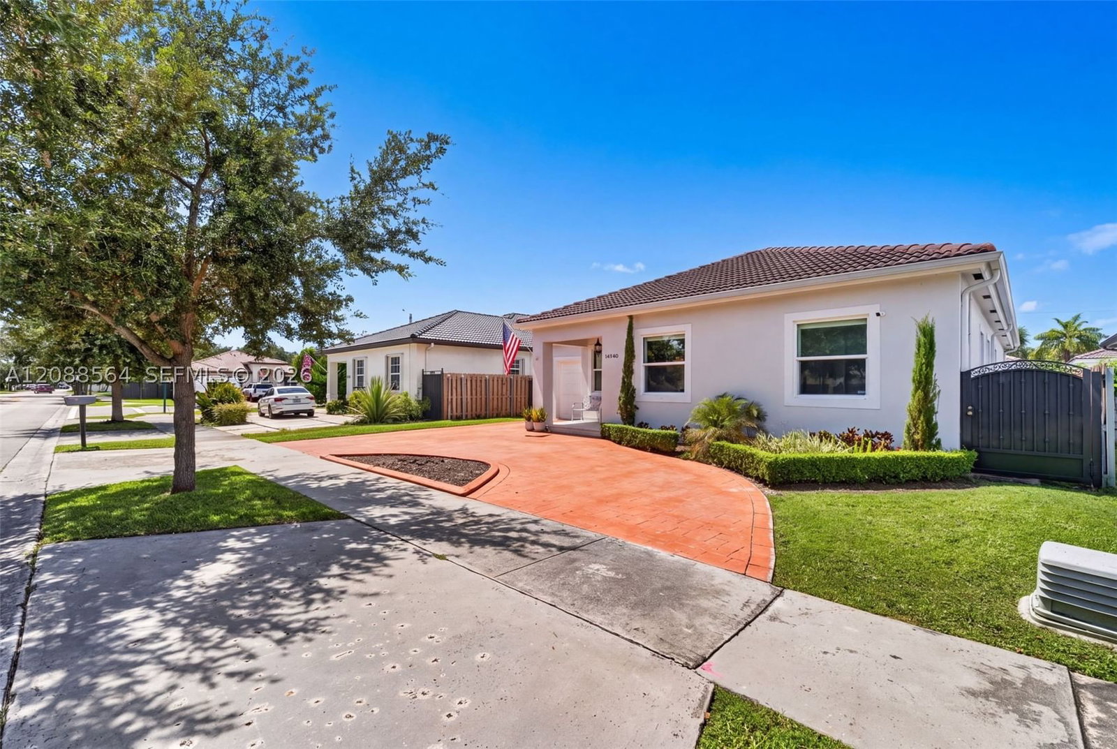 Real estate property located at 14940 89th Ave, Miami-dade, Genesis Gardens, Miami Lakes, FL
