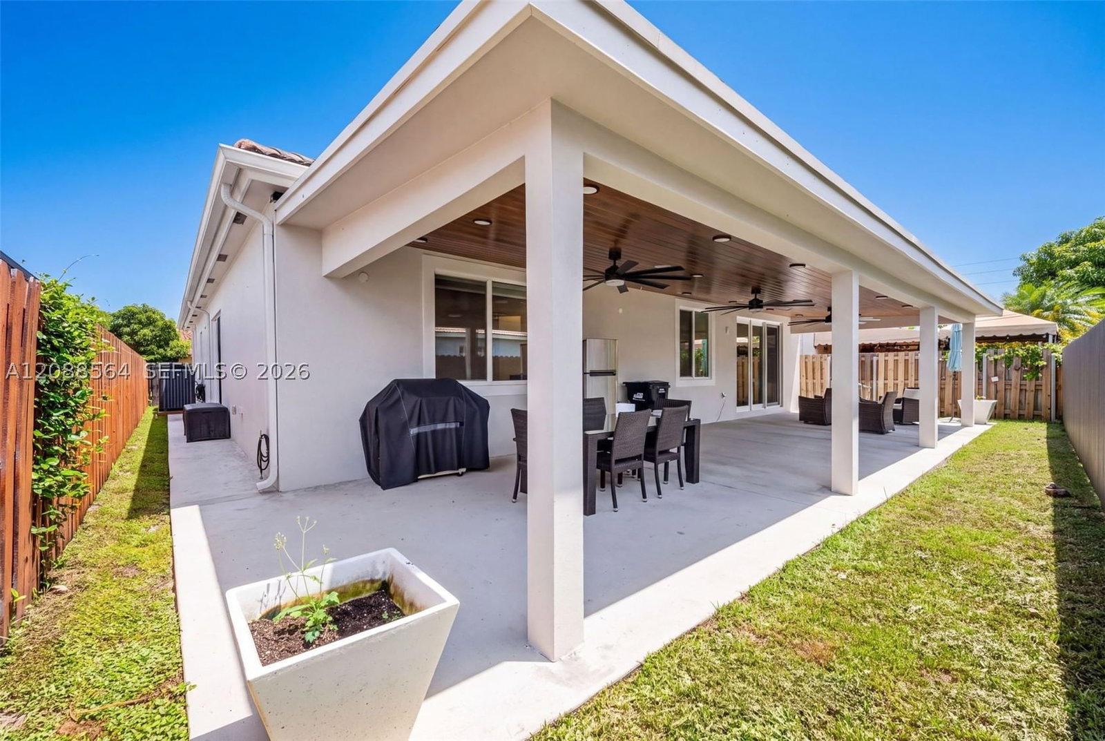 Real estate property located at 14940 89th Ave, Miami-dade, Genesis Gardens, Miami Lakes, FL