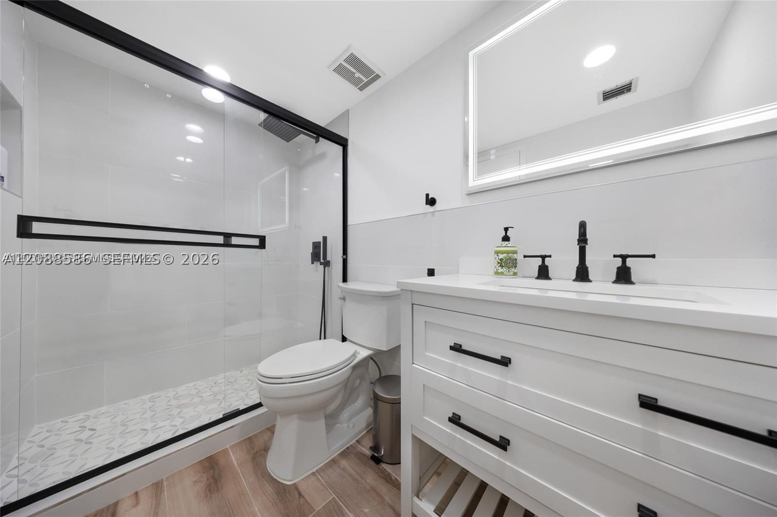 Real estate property located at 7601 Treasure Dr #1722, Miami-dade, The Grandview Palace Cond, North Bay Village, FL