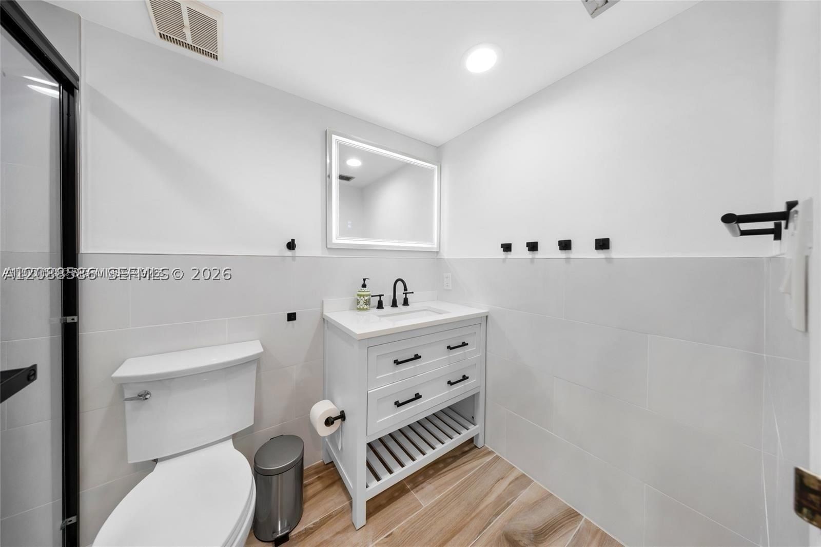Real estate property located at 7601 Treasure Dr #1722, Miami-dade, The Grandview Palace Cond, North Bay Village, FL