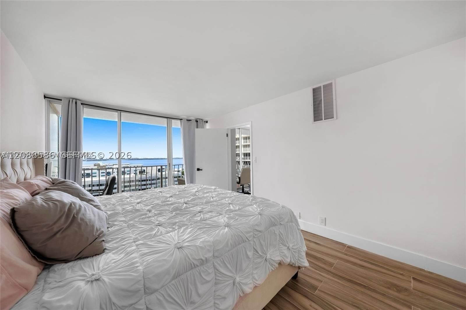 Real estate property located at 7601 Treasure Dr #1722, Miami-dade, The Grandview Palace Cond, North Bay Village, FL