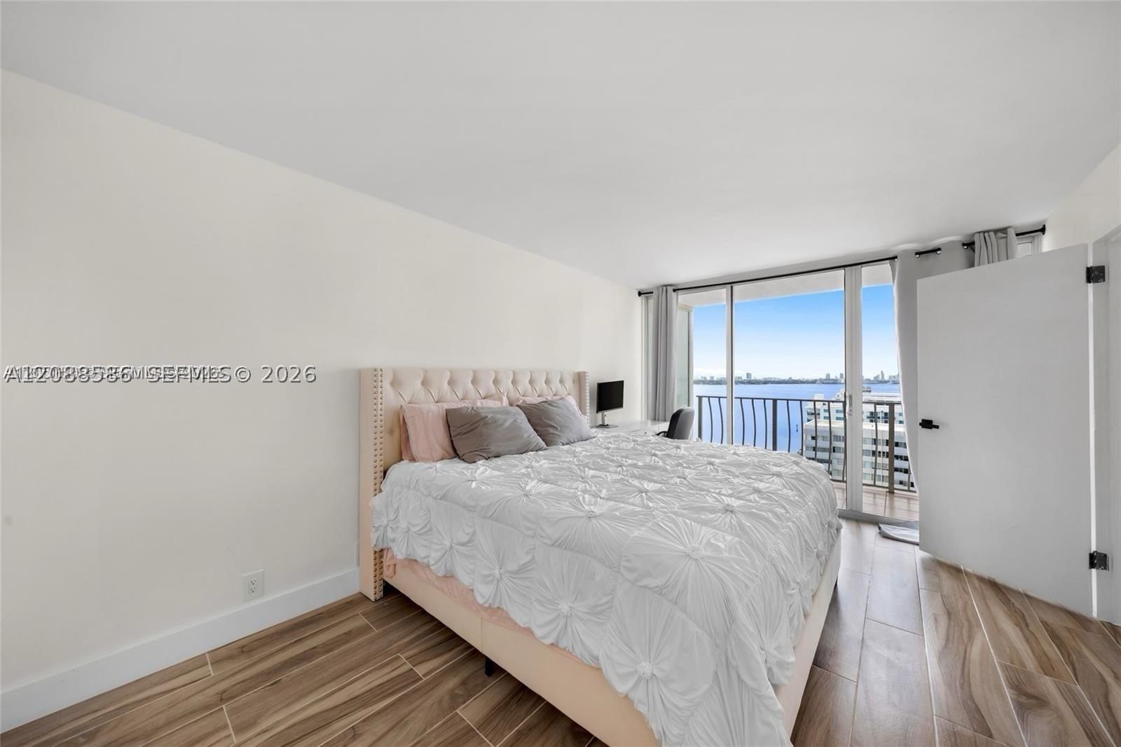 Real estate property located at 7601 Treasure Dr #1722, Miami-dade, The Grandview Palace Cond, North Bay Village, FL