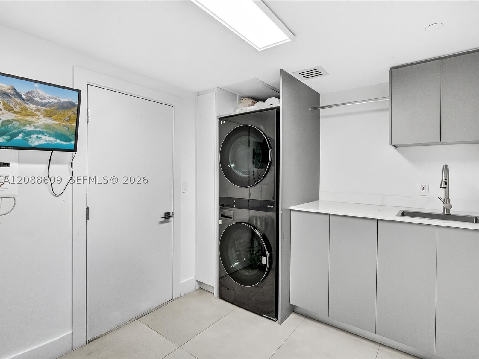Real estate property located at 3201 183rd St #402, Miami-dade, The Peninsula Condo, Aventura, FL