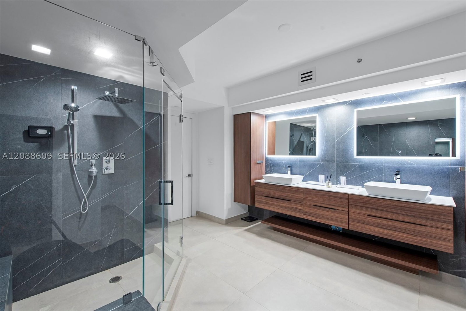 Real estate property located at 3201 183rd St #402, Miami-dade, The Peninsula Condo, Aventura, FL