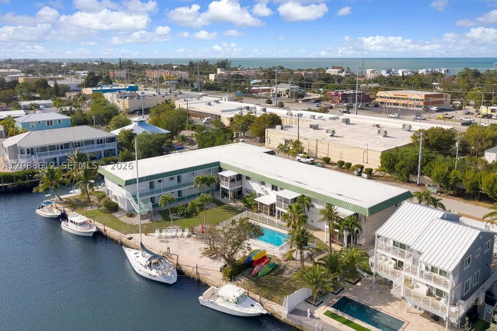 Real estate property located at 5301 Ocean Ter #1, Monroe, Trade Winds West, Marathon, FL