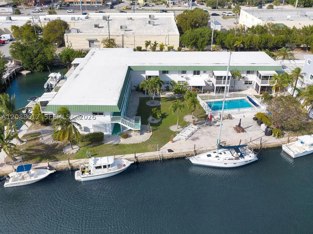 Real estate property located at 5301 Ocean Ter #1, Monroe, Trade Winds West, Marathon, FL