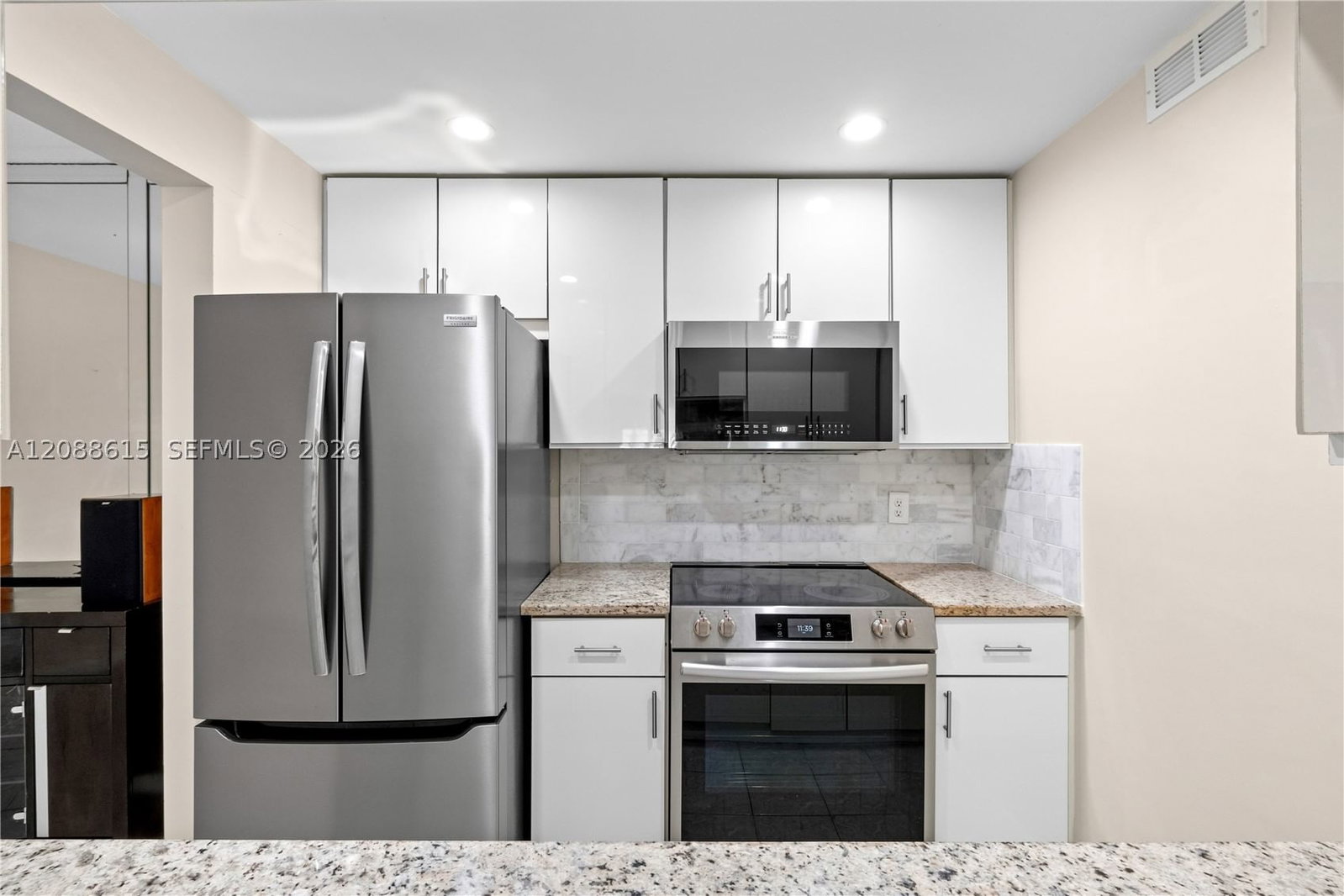 Real estate property located at 960 Crystal Lake Dr #112, Broward, Crystal Lake 960 Condo, Deerfield Beach, FL
