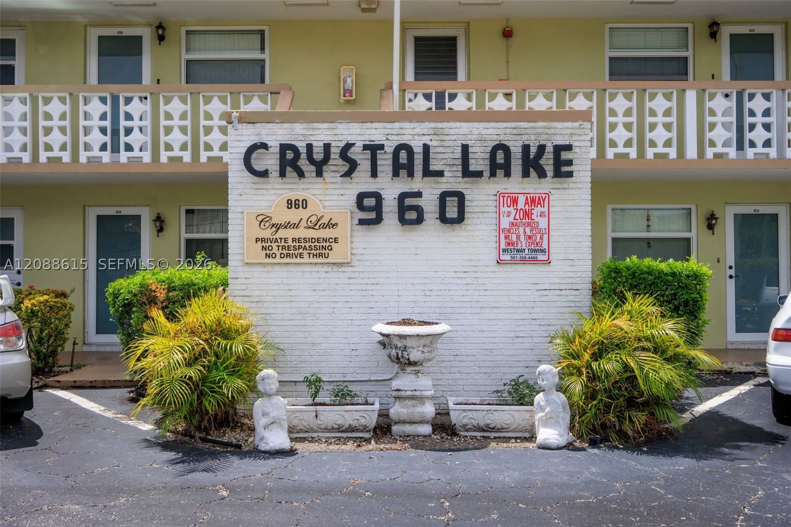Real estate property located at 960 Crystal Lake Dr #112, Broward, Crystal Lake 960 Condo, Deerfield Beach, FL