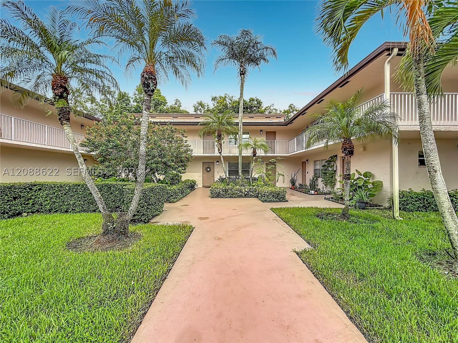 Real estate property located at 8740 Azalea Ct #102, Broward, Cypress At Woodmont Ii, Tamarac, FL
