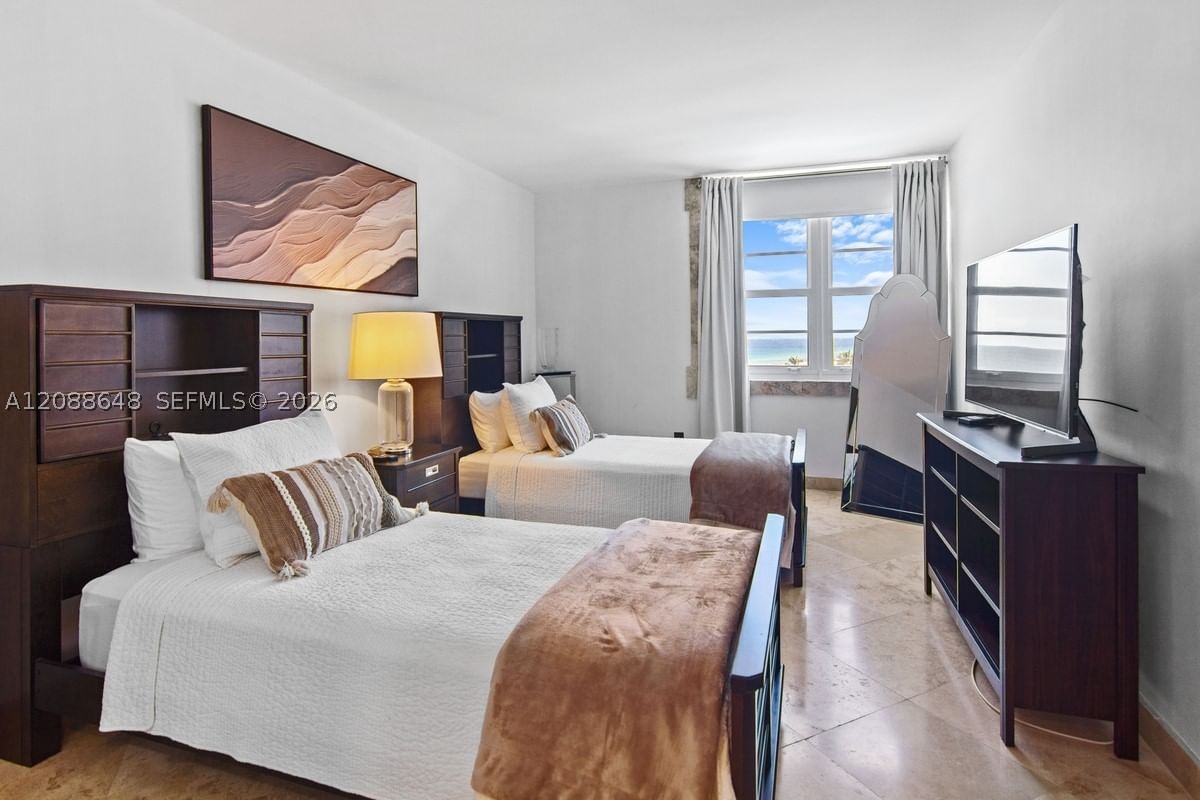 Real estate property located at 100 LINCOLN RD #748, Miami-dade, The Decoplage Condo, Miami Beach, FL
