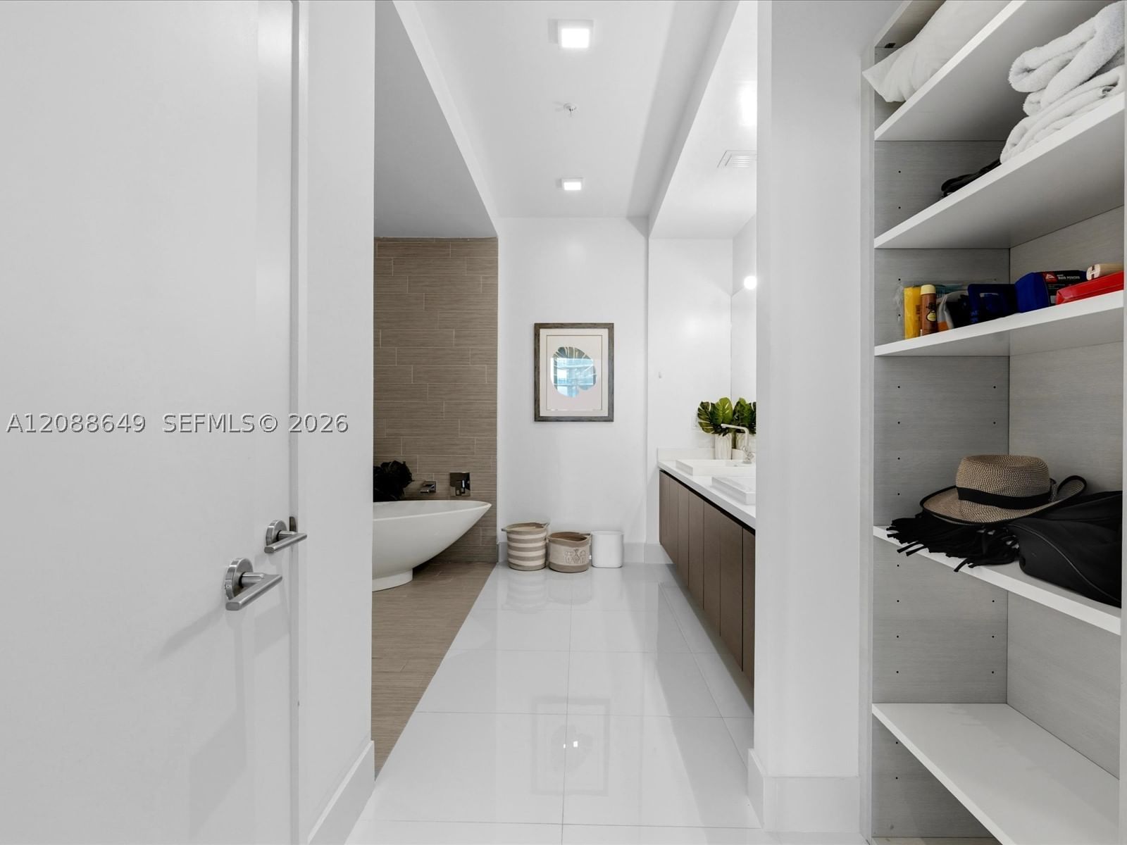 Real estate property located at 300 Sunny Isles Blvd #4-2506, Miami-dade, Parque Towers Condo, Sunny Isles Beach, FL
