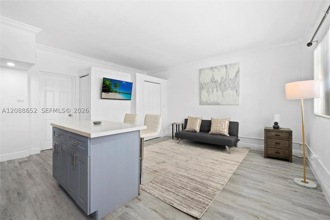 Real estate property located at 26 Diplomat Pkwy #2390, Broward, Diplomat Golf & Racquet C, Hallandale Beach, FL