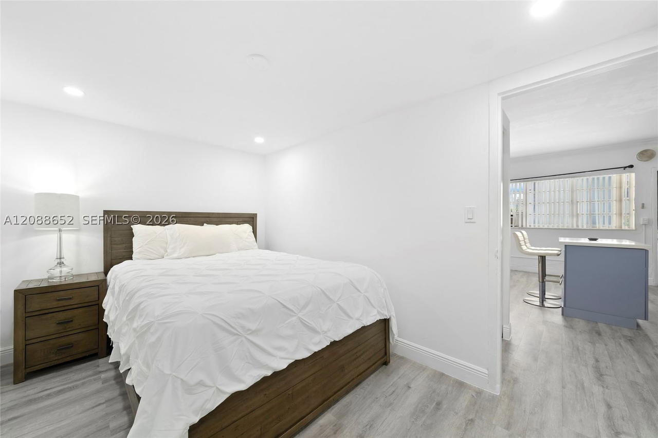Real estate property located at 26 Diplomat Pkwy #2390, Broward, Diplomat Golf & Racquet C, Hallandale Beach, FL