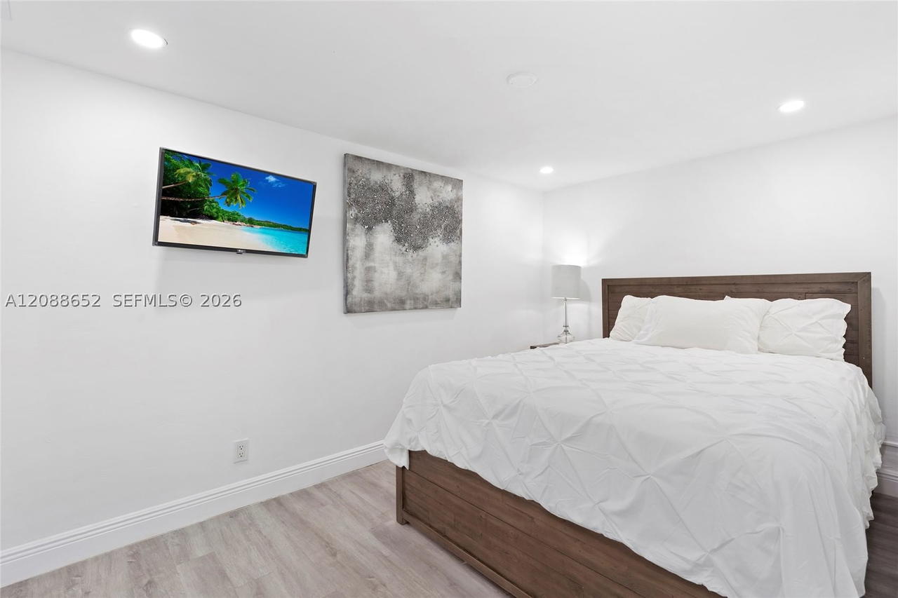 Real estate property located at 26 Diplomat Pkwy #2390, Broward, Diplomat Golf & Racquet C, Hallandale Beach, FL