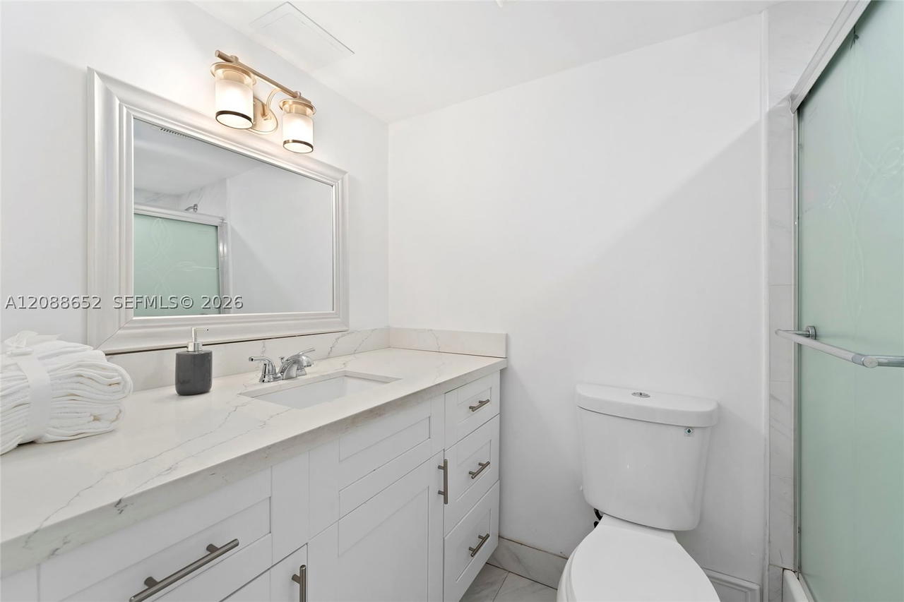 Real estate property located at 26 Diplomat Pkwy #2390, Broward, Diplomat Golf & Racquet C, Hallandale Beach, FL