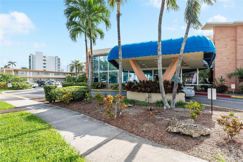 Real estate property located at 26 Diplomat Pkwy #2390, Broward, Diplomat Golf & Racquet C, Hallandale Beach, FL