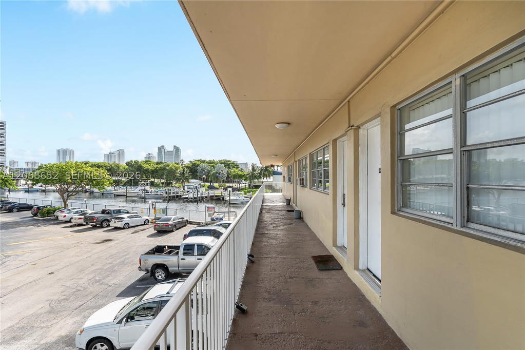 Real estate property located at 26 Diplomat Pkwy #2390, Broward, Diplomat Golf & Racquet C, Hallandale Beach, FL