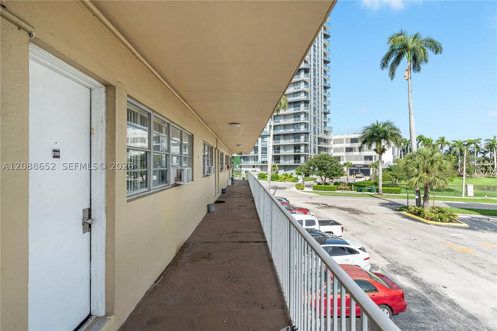 Real estate property located at 26 Diplomat Pkwy #2390, Broward, Diplomat Golf & Racquet C, Hallandale Beach, FL
