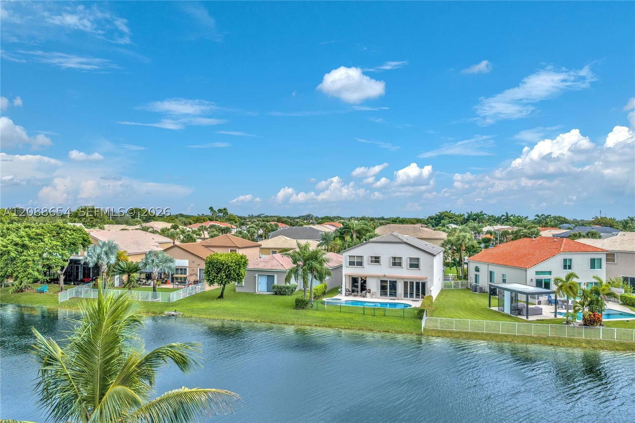 Real estate property located at 15922 14th Pl, Broward, Towngate, Pembroke Pines, FL
