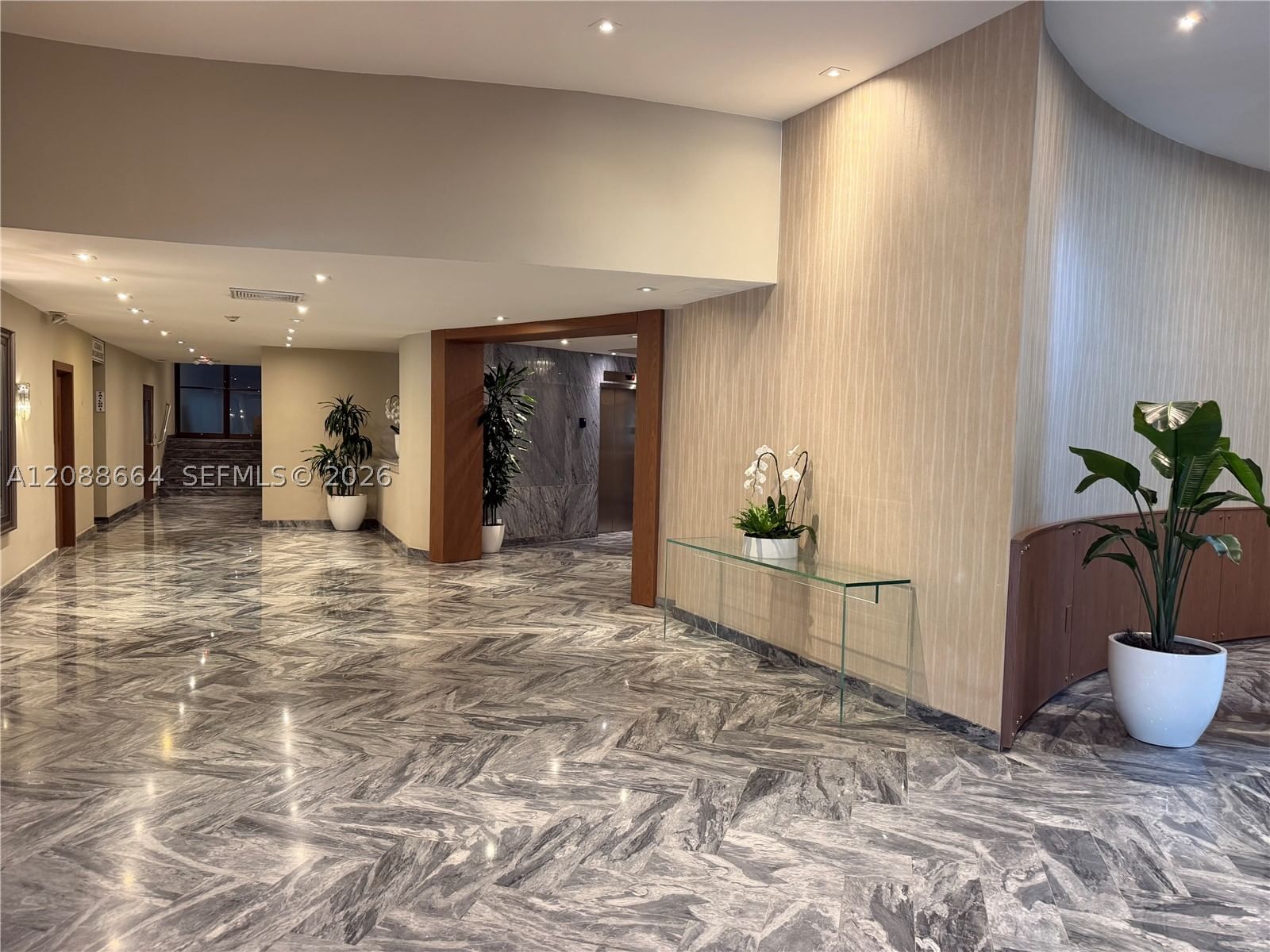 Real estate property located at 5401 Collins Ave #826, Miami-dade, The Carriage House Condo, Miami Beach, FL
