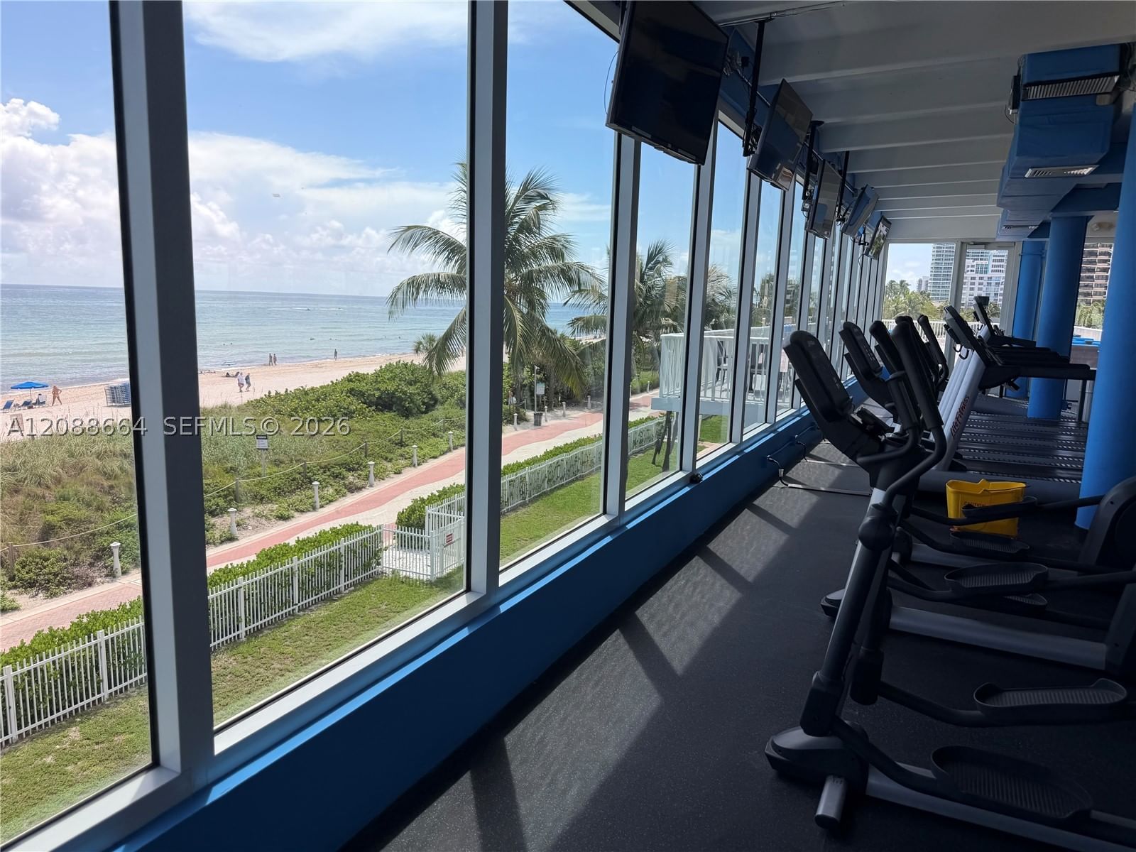 Real estate property located at 5401 Collins Ave #826, Miami-dade, The Carriage House Condo, Miami Beach, FL