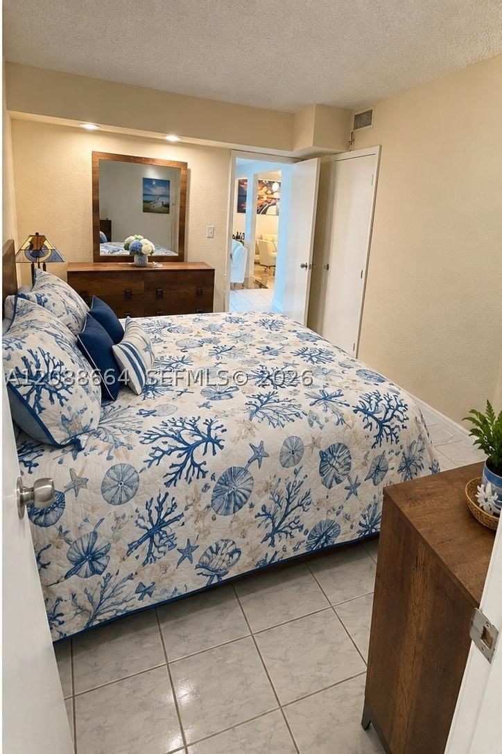 Real estate property located at 5401 Collins Ave #826, Miami-dade, The Carriage House Condo, Miami Beach, FL