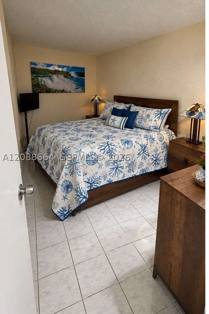 Real estate property located at 5401 Collins Ave #826, Miami-dade, The Carriage House Condo, Miami Beach, FL