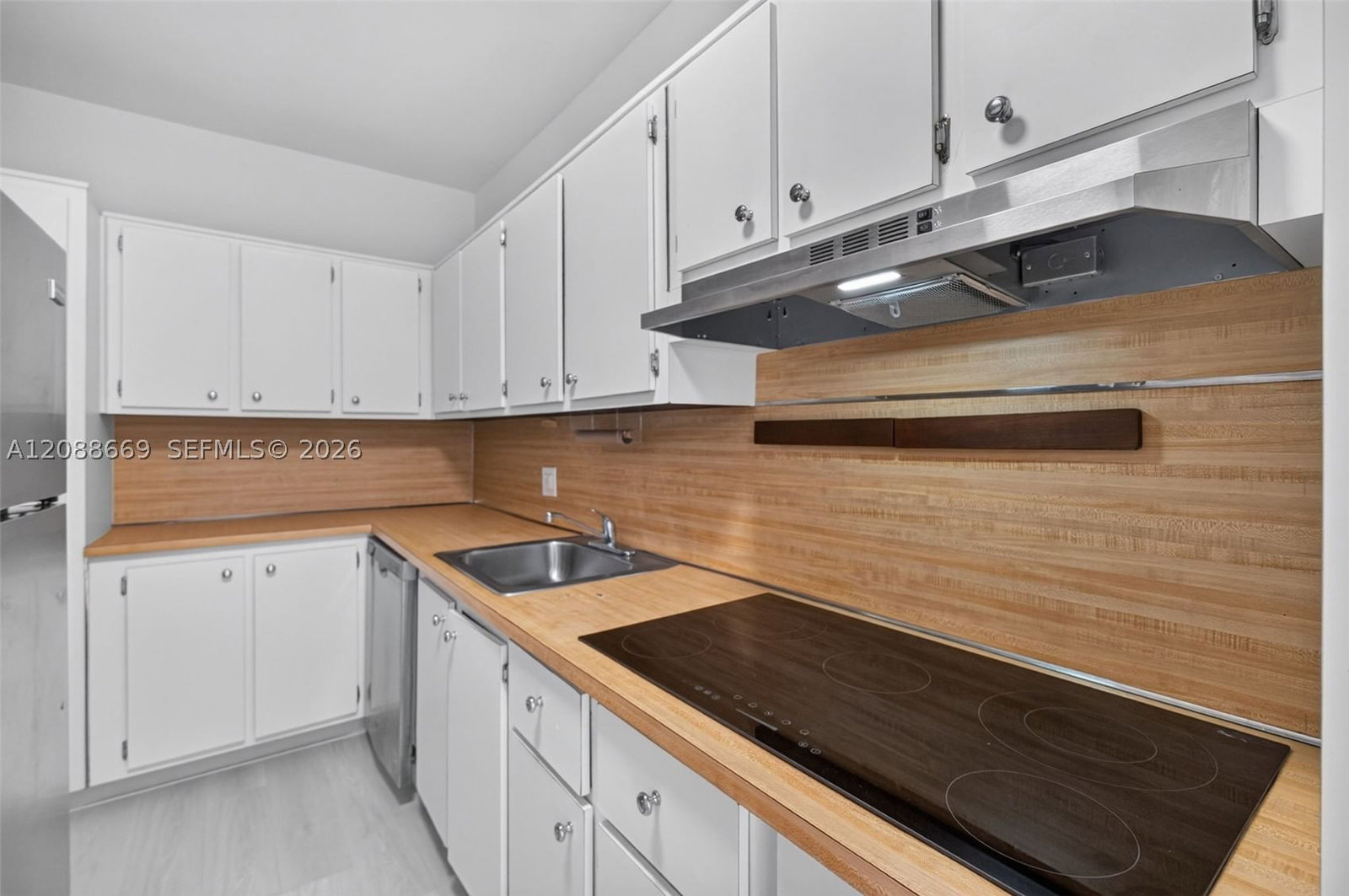 Real estate property located at 1880 Treasure Dr #4M, Miami-dade, Treasure Bay Club Condo, North Bay Village, FL