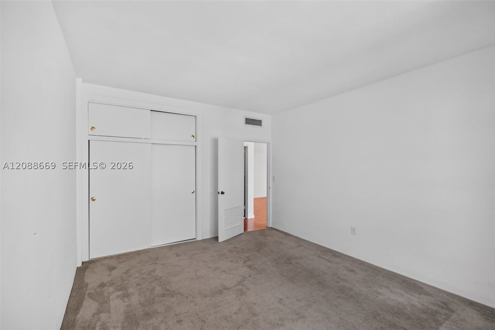 Real estate property located at 1880 Treasure Dr #4M, Miami-dade, Treasure Bay Club Condo, North Bay Village, FL
