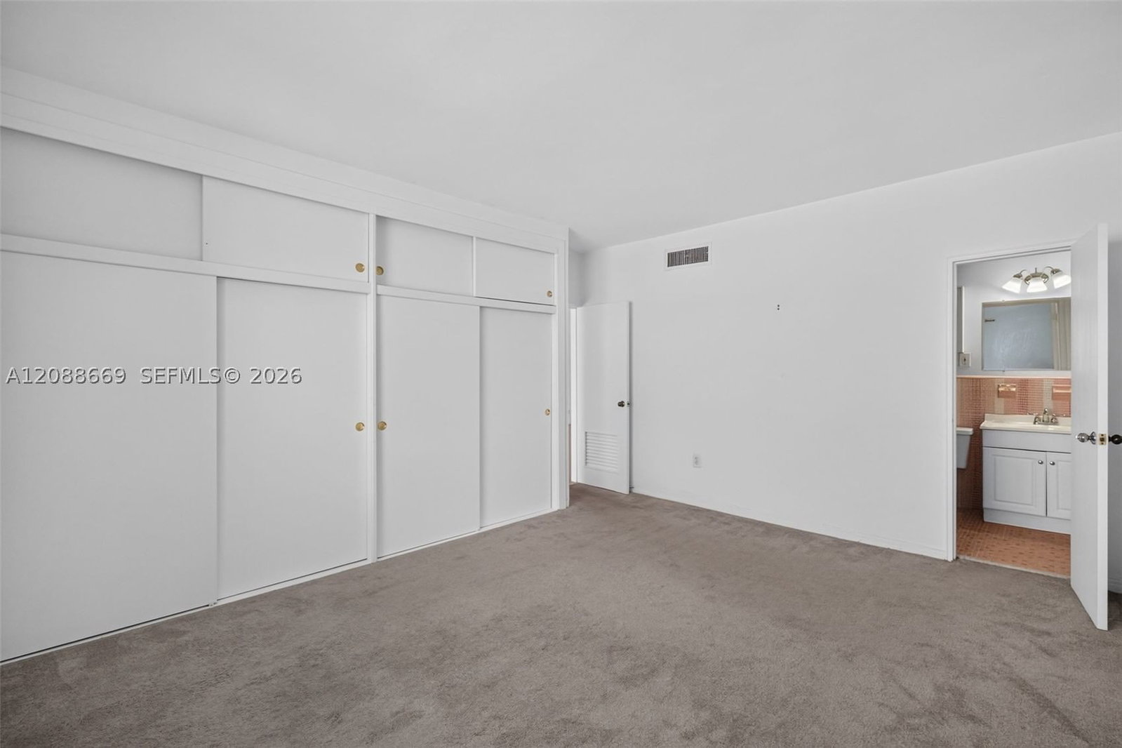 Real estate property located at 1880 Treasure Dr #4M, Miami-dade, Treasure Bay Club Condo, North Bay Village, FL