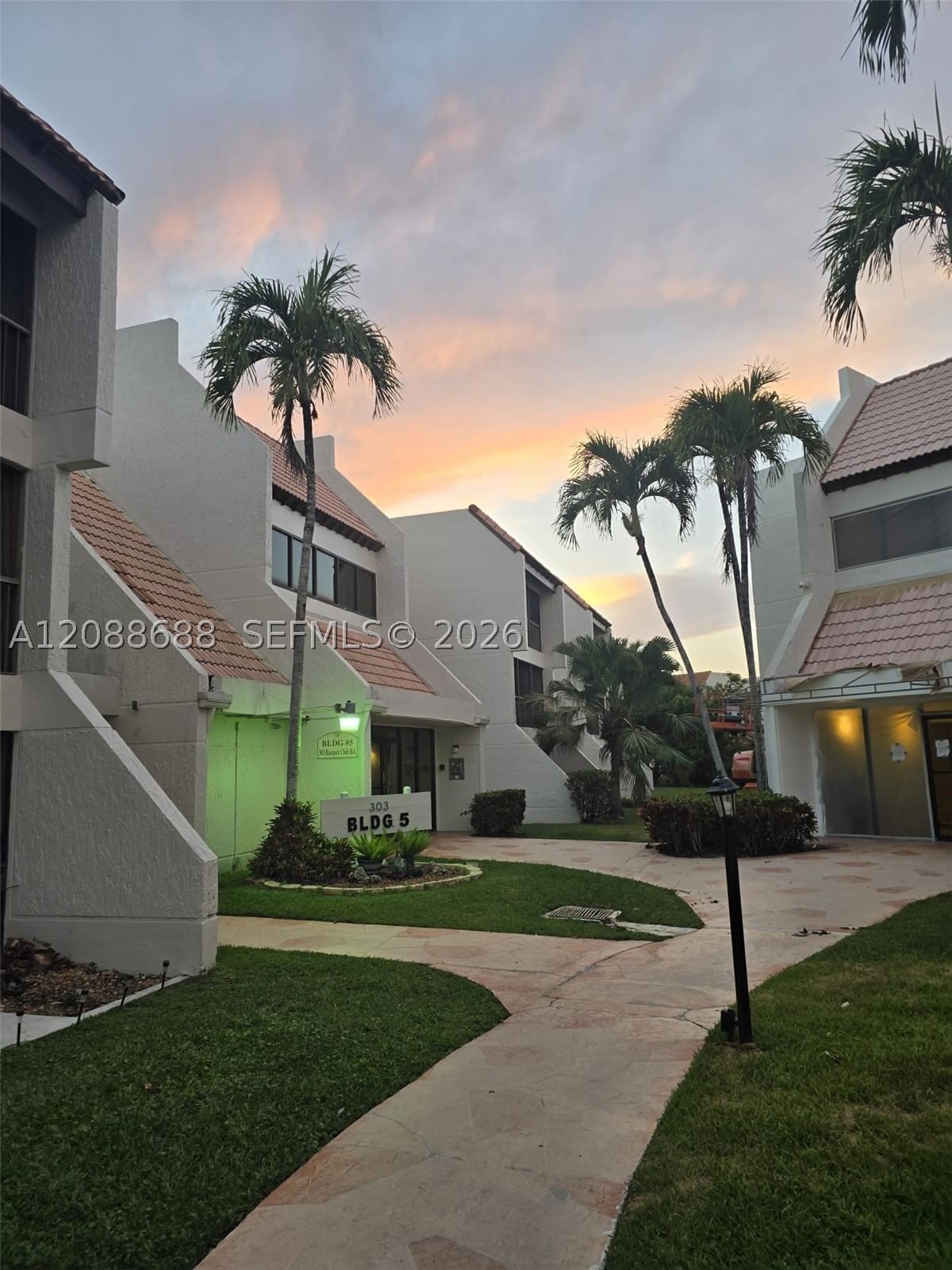 Real estate property located at 303 Racquet Club Rd #311, Broward, Building Five Of Racquet, Weston, FL