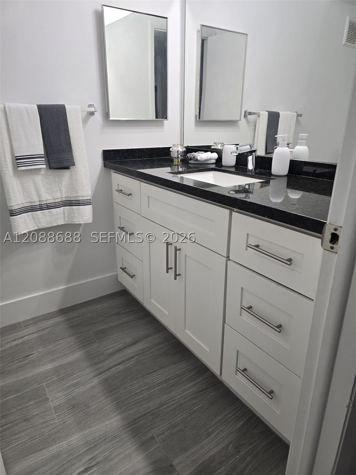 Real estate property located at 303 Racquet Club Rd #311, Broward, Building Five Of Racquet, Weston, FL