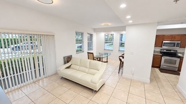 Real estate property located at 11401 89th St #111, Miami-dade, St Mortiz At Doral Condo, Doral, FL