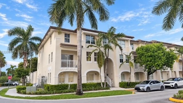 Real estate property located at 11401 89th St #111, Miami-dade, St Mortiz At Doral Condo, Doral, FL